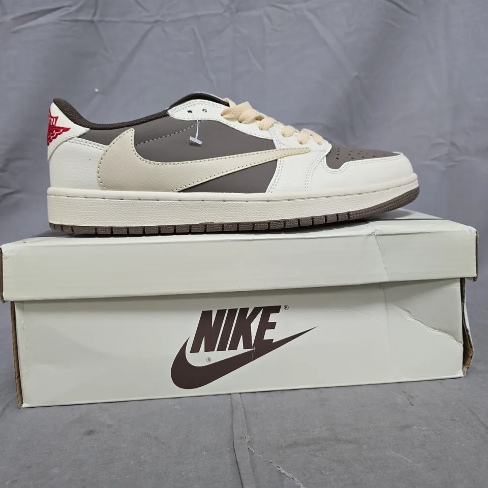 BOXED PAIR OF NIKE AIR JORDAN 1 CACTUS JACK TRAINERS IN CREAM/BROWN SIZE UK 8.5