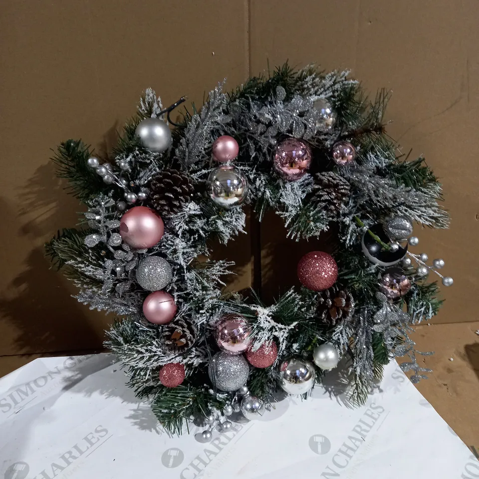 HOME REFLECTIONS PRE-LIT EMBELLISHED WREATH
