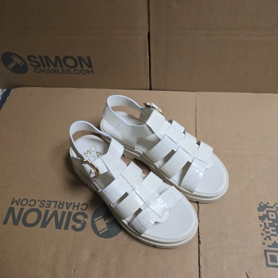 MODA IN PELLE OBSIDIAN OFF-WHITE LEATHER CHUNKY FISHERMAN SANDAL – UK 6 (EU 39)