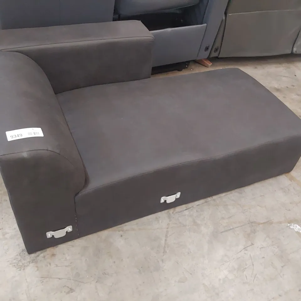 CHAISE SECTION BLACK FAUX LEATHER