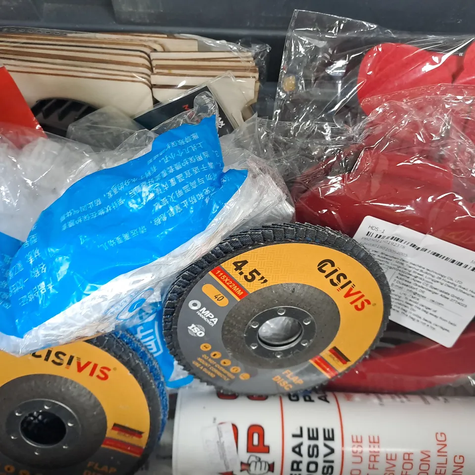 APPROXIMATELY 10 ASSORTED HOUSEHOLD ITEMS TO INCLUDE CUTTING WHEELS, SOLAR DECKING LIGHT, ETC