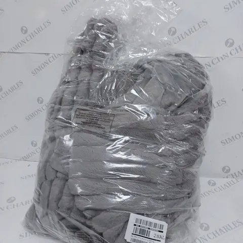 CHUNKY RIBBED SILVER FAUX FUR DUVET COVER SET - SILVER
