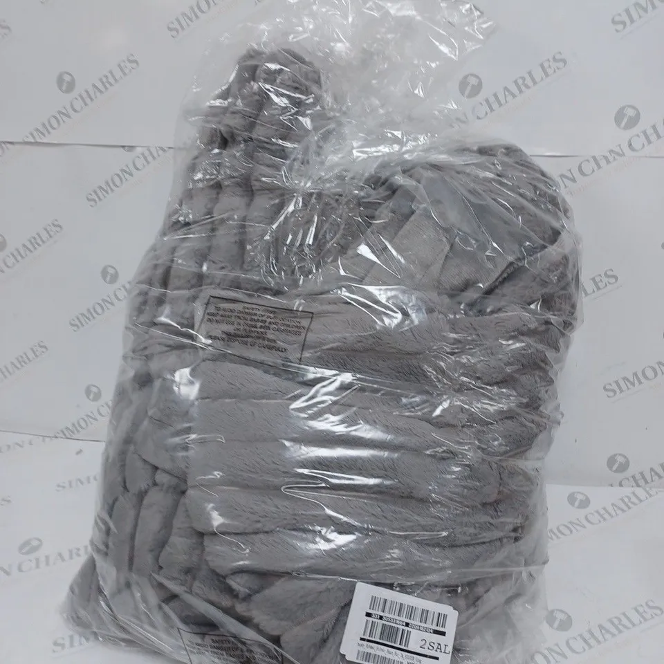 CHUNKY RIBBED SILVER FAUX FUR DUVET COVER SET - SILVER RRP £36