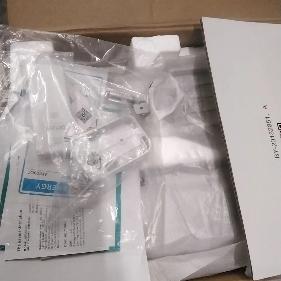 BOXED HISENSE 9000 BTU AIR CONDITIONING UNIT WHITE - APC09QC