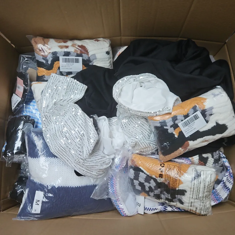 APPROXIMATELY 35 ASSORTED CLOTHING ITEMS IN VARIOUS SIZES, STYLES & COLOURS TO INCLUDE TOPS, JACKETS, WINTER SOCKS, ETC - COLLECTION ONLY