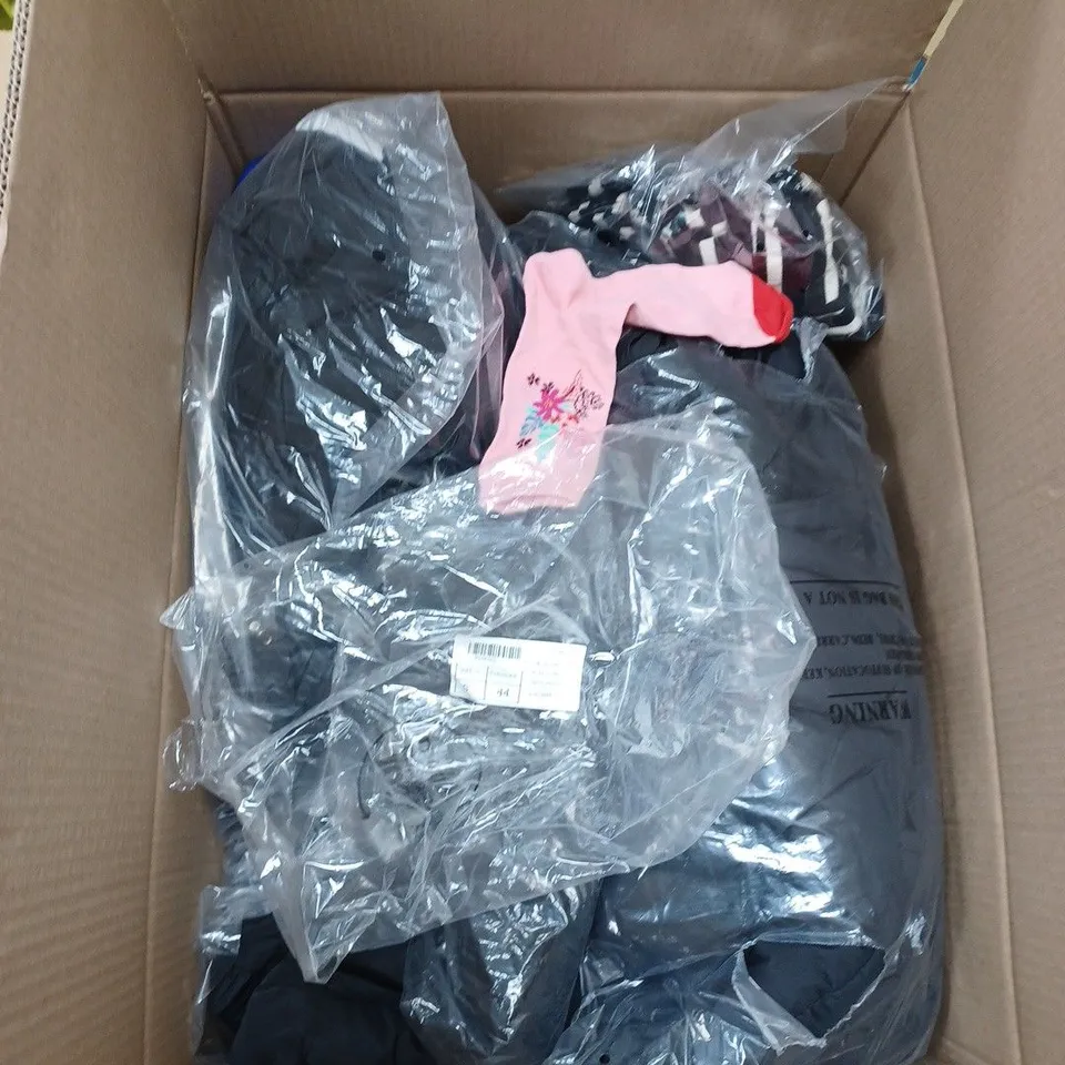BOX OF APPROX. 25 ASSORTED CLOTHING VARYING IN SIZE/COLOUR/STYLE TO INCLUDE: TOPS, TROUSERS, JUMPERS