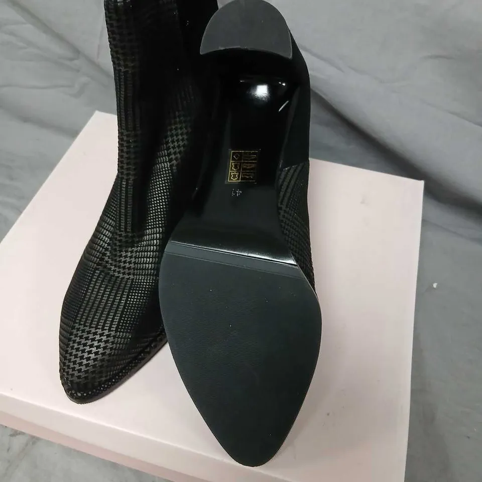 CAPOLLINI SIENNA BLACK ANKLE BOOTS – UK 8 (EU 41)