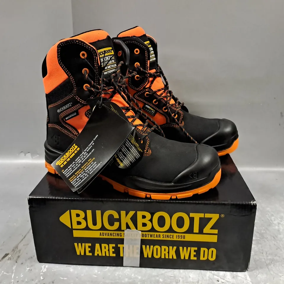 BOXED PAIR OF BUCKBOOTZ ANKLE BOOTS IN BLACK/ORANGE UK SIZE 8