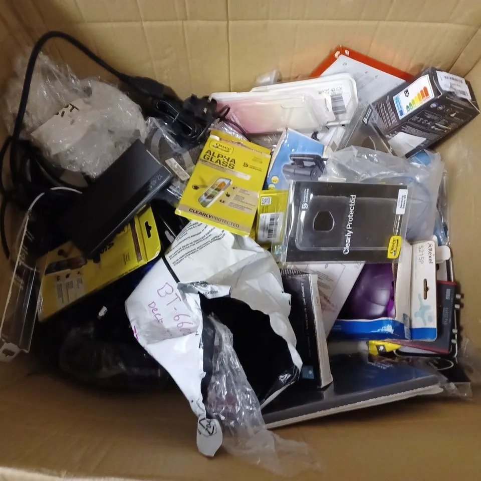 APPROXIMATELY 22 ASSORTED ELECTRIXAL ITEMS TO INCLUDE OHONE CASES, REXEL P425 HOLE PUNCH, TARGUS WALL CHARGER, ETC