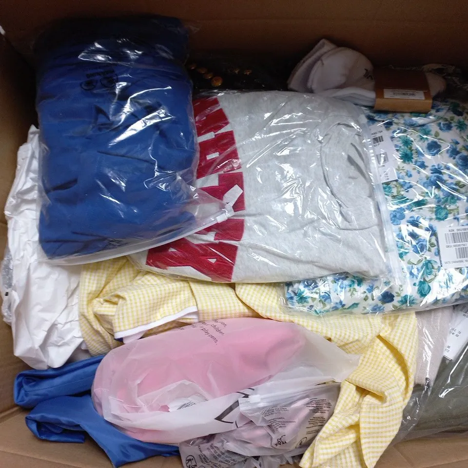 LARGE BOX OF APPROXIMATELY 20 ASSORTED CLOTHING ITEMS IN VARIOUS SIZES, STYLES AND COLOURS