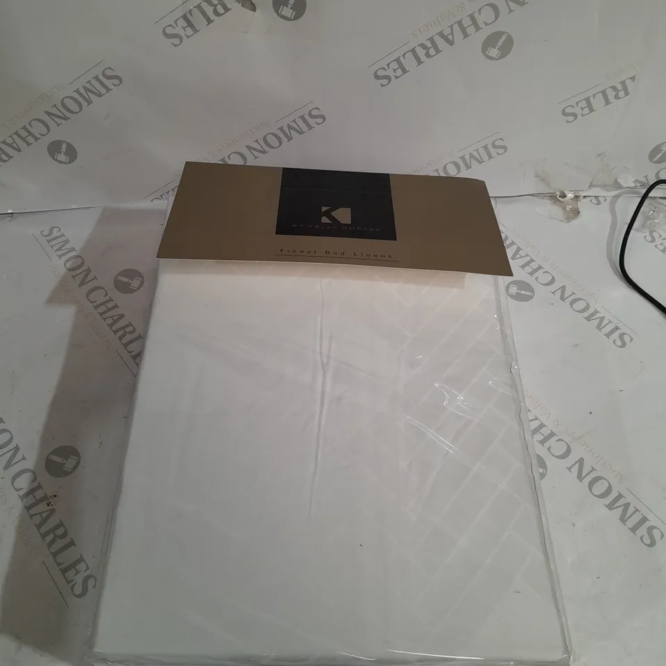 BOXED K BY KELLY HOPPEN 100% COTTON JACQUARD DIAMOND DUVET SET IN WHITE - SINGLE SIZE 