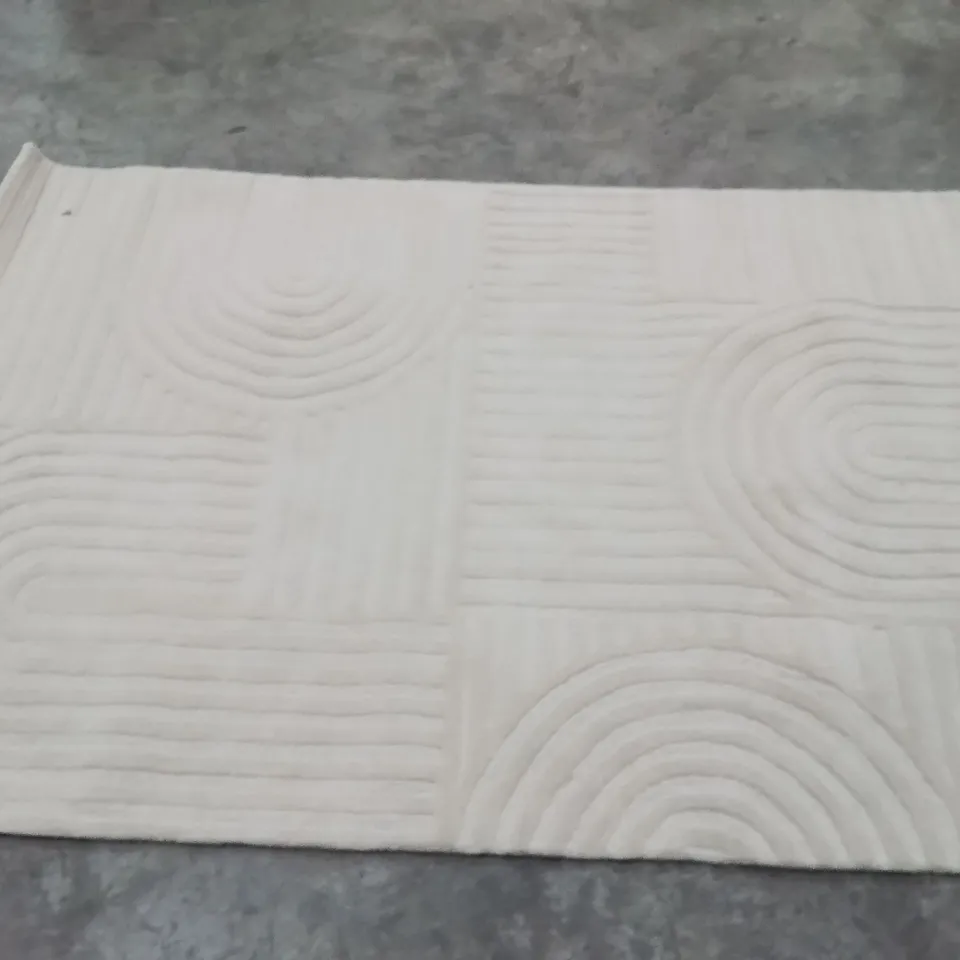 QUALITY DESIGNER AREA RUG - APPROXIMATELY 230X160CM