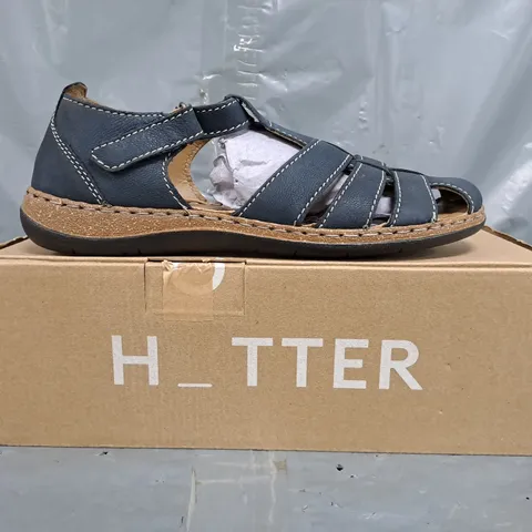 BOXED PAIR OF HOTTER SHARINI SANDALS IN FRENCH NAVY SIZE UK 6