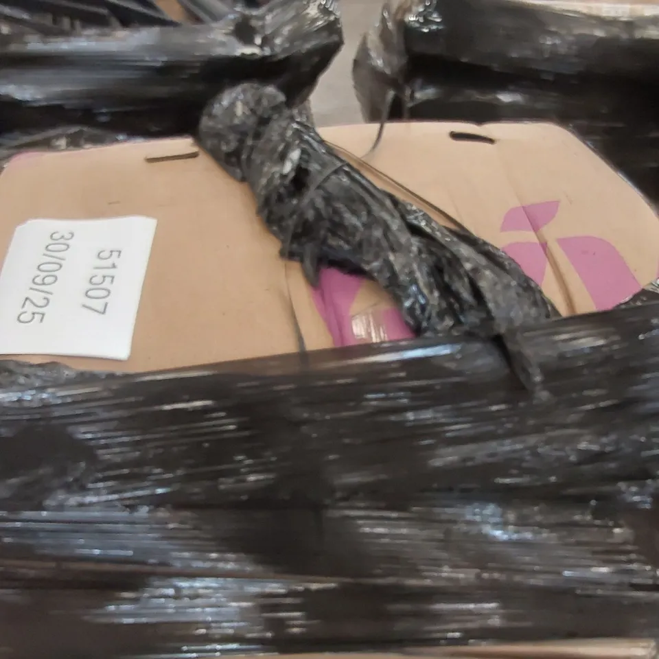 PALLET CONTAINING A LARGE ASSORTMENT OF GARDEN FURNITURE PARTS