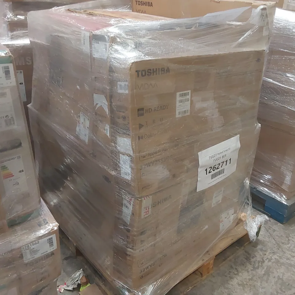 PALLET CONTAINING A LARGE QUANTITY OF ASSORTED DAMAGED TVs