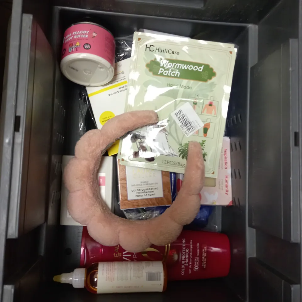 BOX OF APPROXIMATELY 20 COSMETIC ITEMS TO INCLUDE - LIL-LETS MATERNITY PADS - GARNIER FACE MASKS - MENS GROOMING TOOL - ETC 