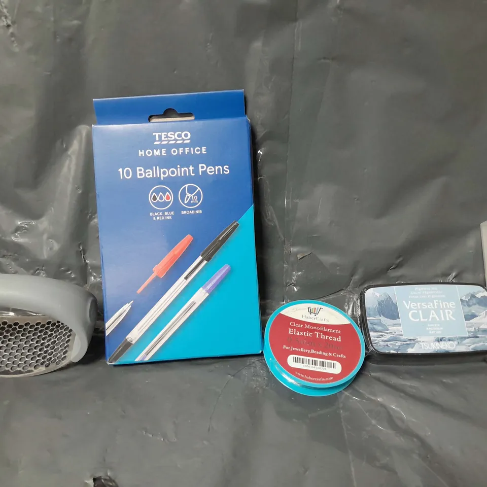BOX OF APPROXIMATELY 14 ASSORTED ITEMS TO INCLUDE - TESCO 10 BALLPOINT PEN , ELASTIC THREAD , GRATER ETC
