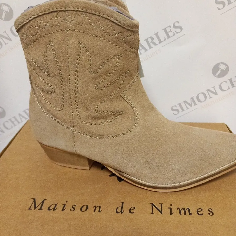 BOXED MAISON DE NIMES SUEDE WESTERN BOOTS - SIZE 5