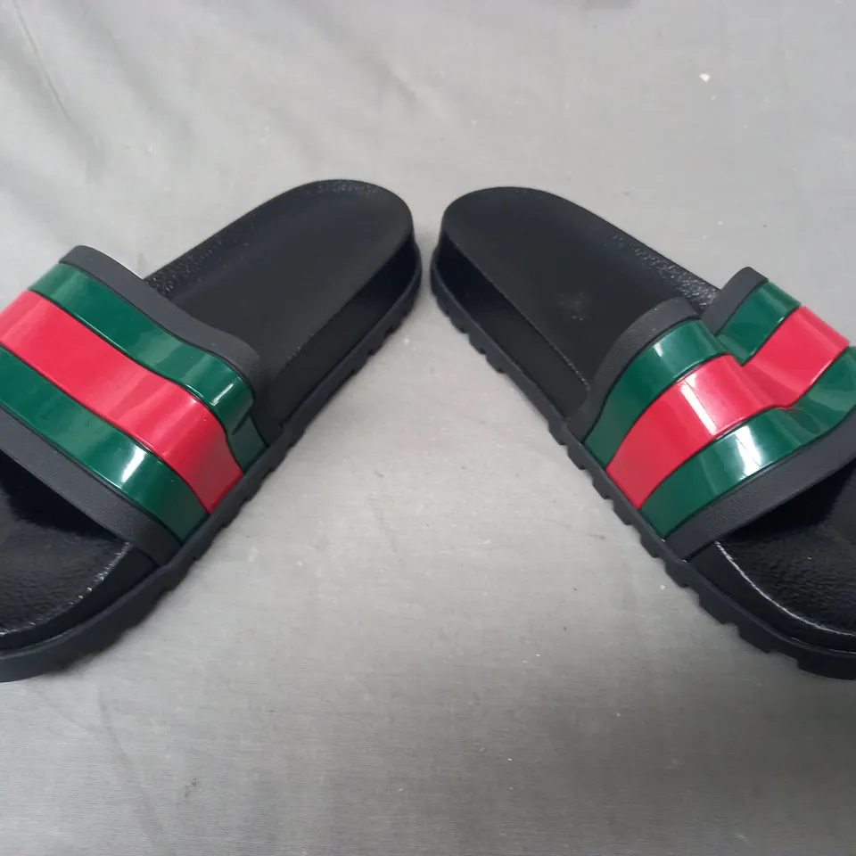 PAIR OF GUCCI SLIDERS IN BLACK/GREEN/RED EU SIZE 42