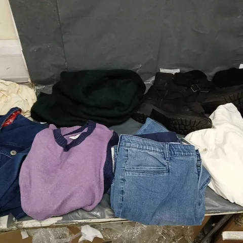 BOX OF APPROXIMATELY 15 ASSORTED CLOTHING ITEMS IN VARIOUS STYLES, COLOURS AND SIZES 