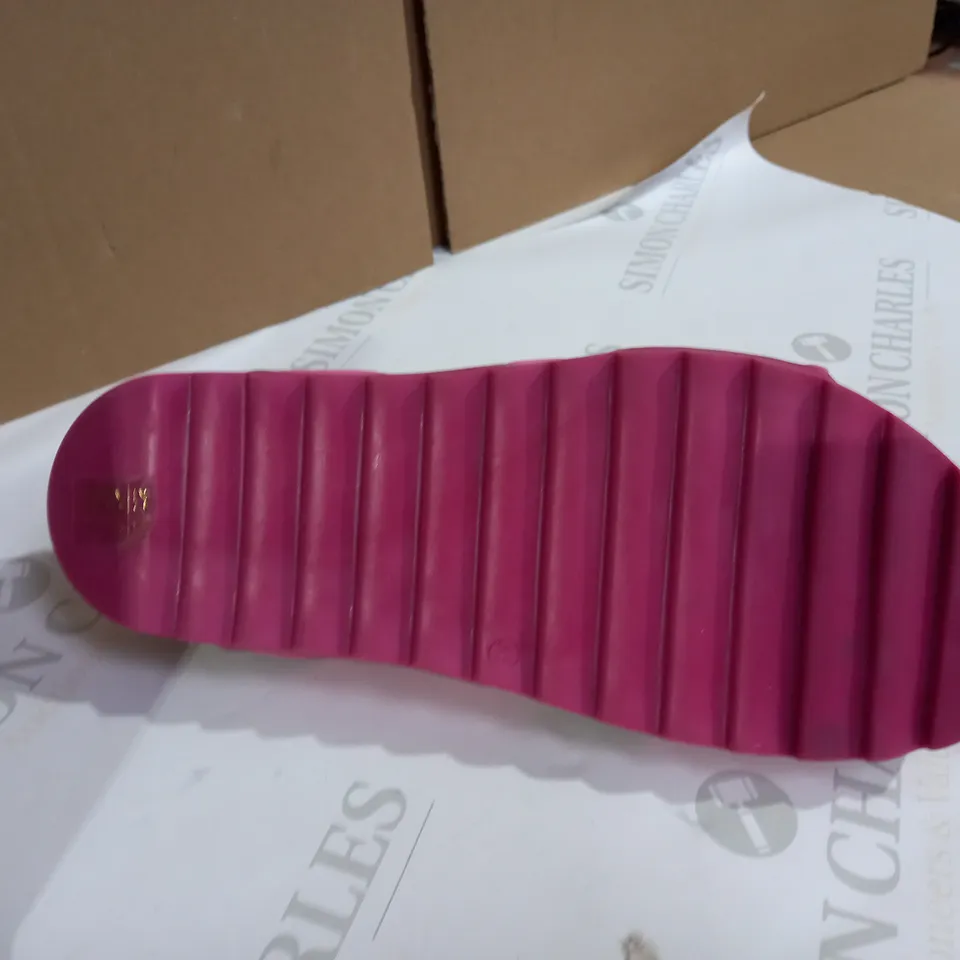 ADESSO PINK SANDALS SIZE 5