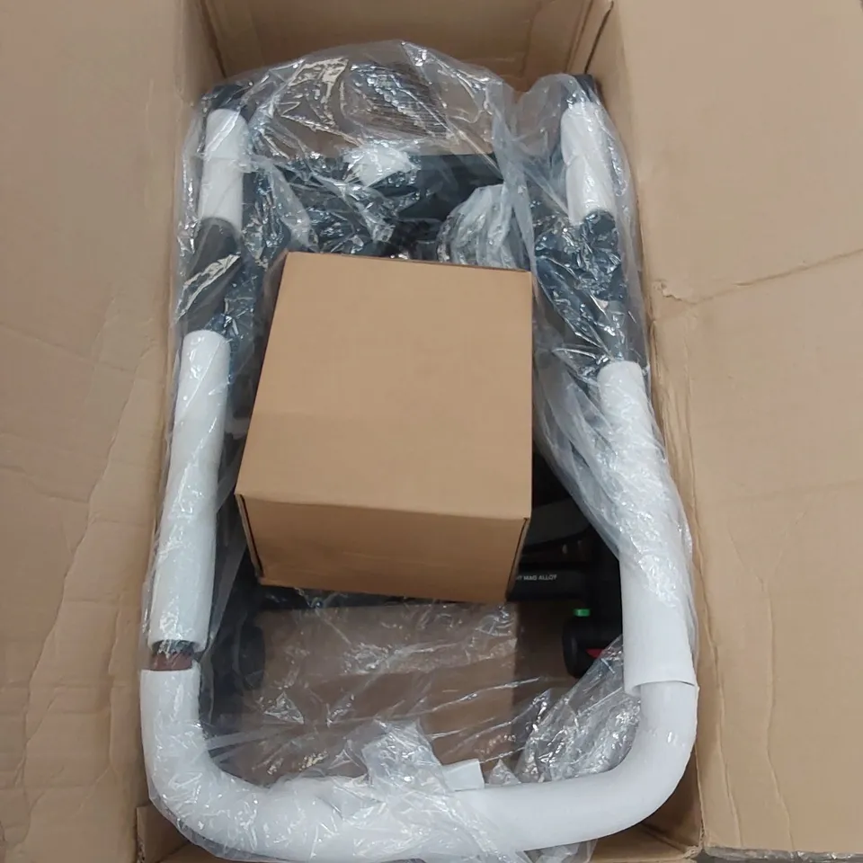 BOXED SILVER CROSS WAVE PUSHCHAIR WITH CARRY COT (2 BOXES)