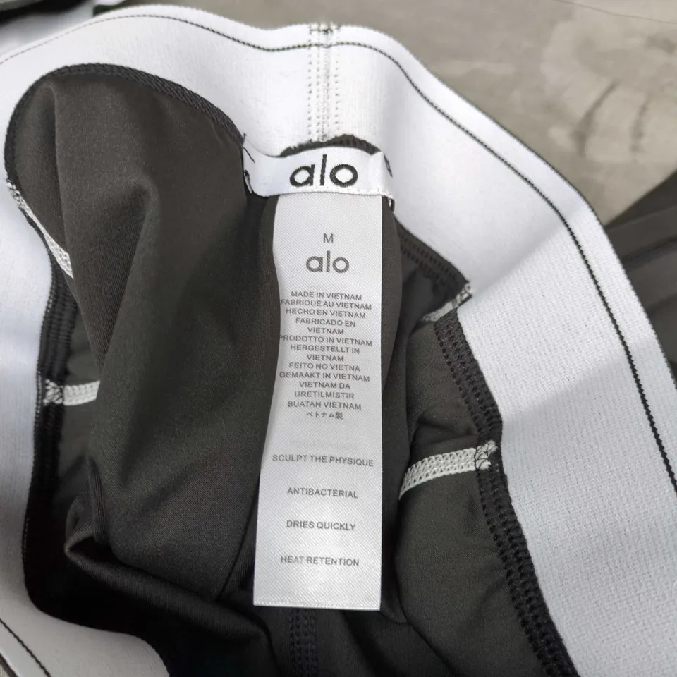 ALO YOGA BLACK SPORTS BRA & LEGGINGS SET – SIZE M