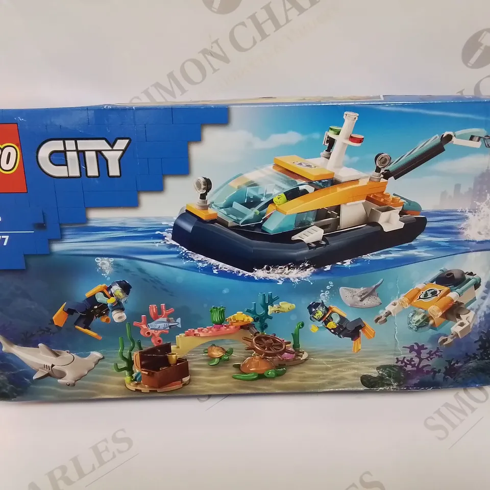 LEGO 60377 DIVING BOAT