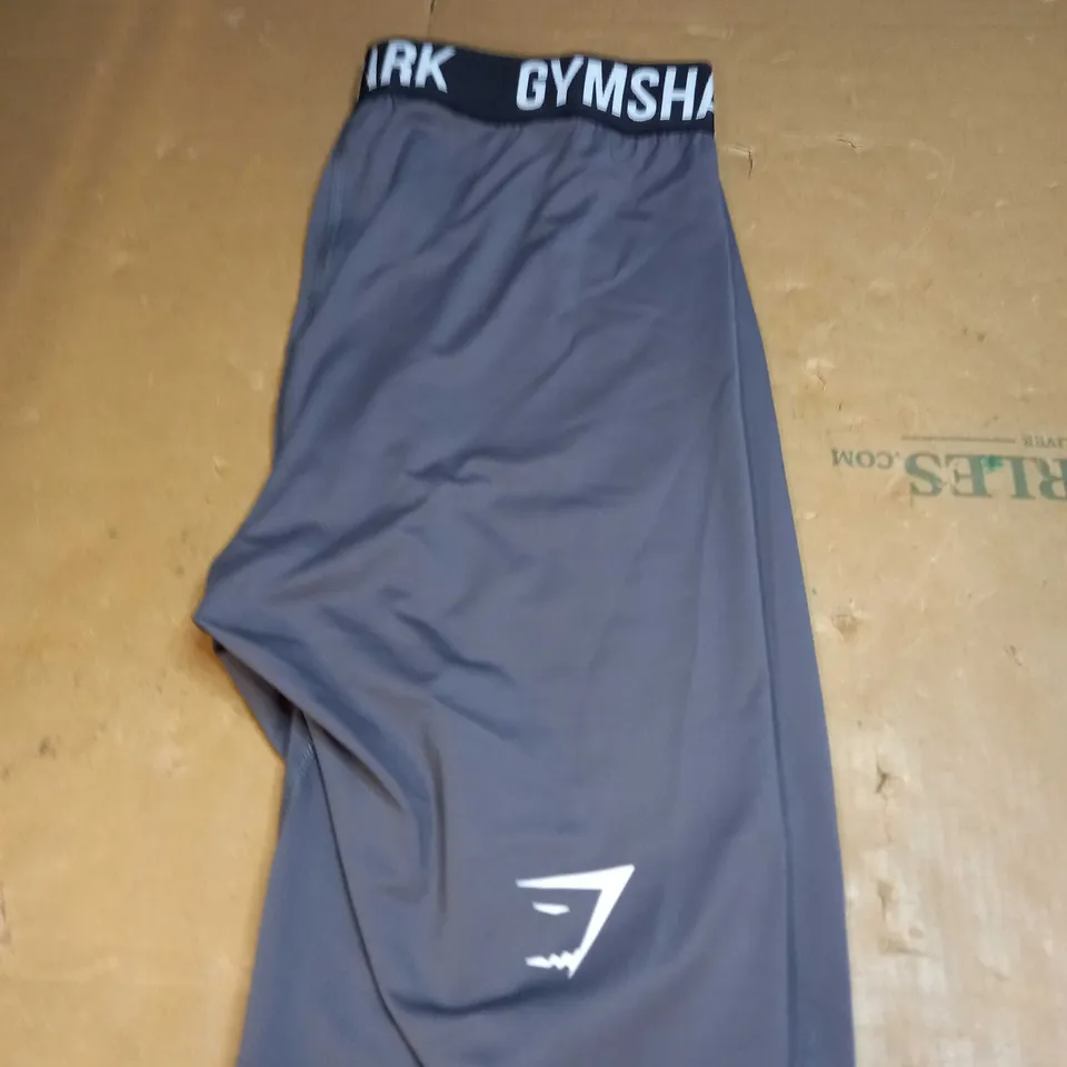 GYMSHARK WORKOUT SHORTS SIZE L