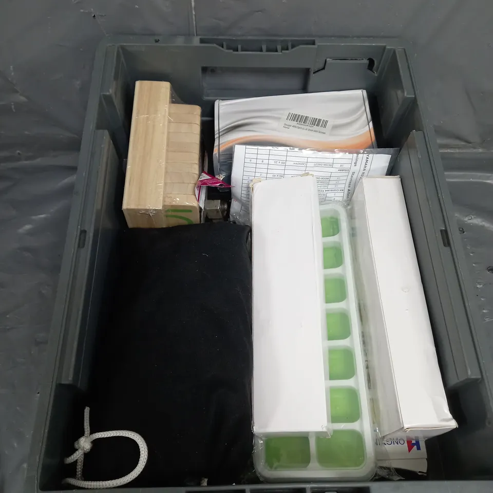 APPROXIMATELY 20 ASSORTED HOUSEHOLD ITEMS TOO INCLUDE SILICONE , PICTURE FRAME , ETC 