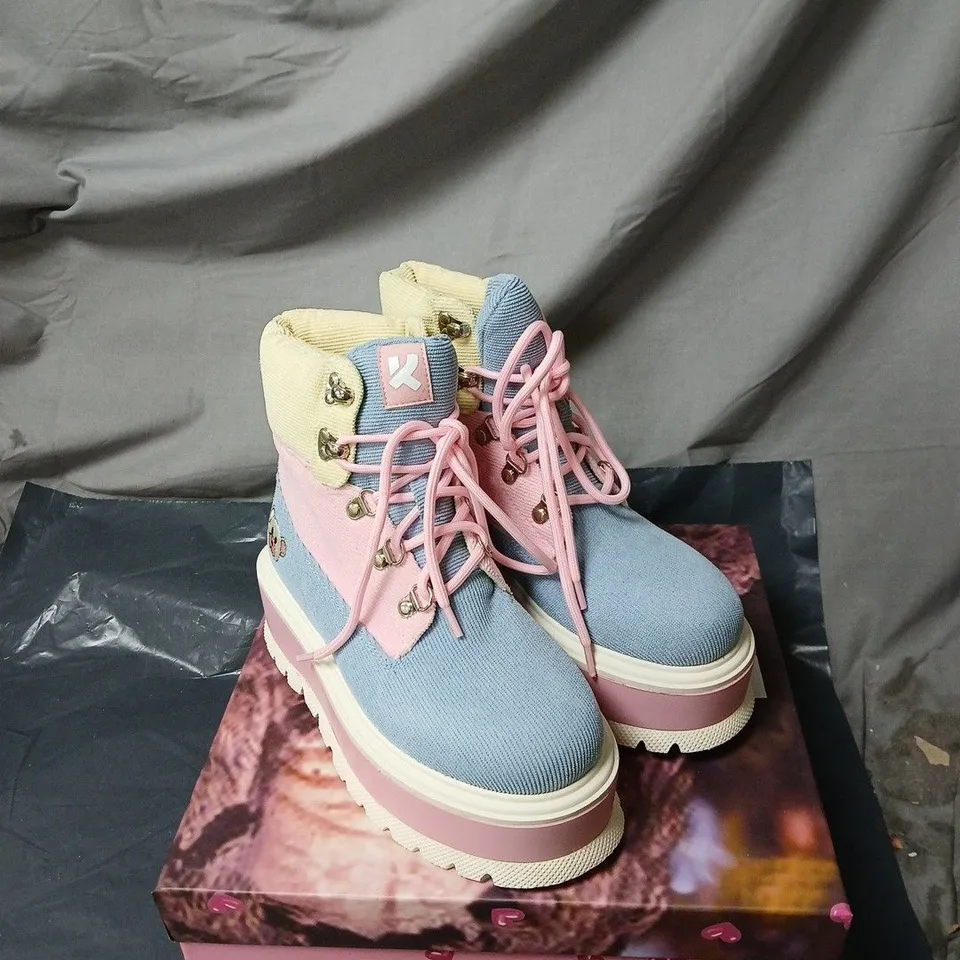 KOI ZOZI KAWAII SNUGGLE BEAR BOOTS BOXED SIZE 4