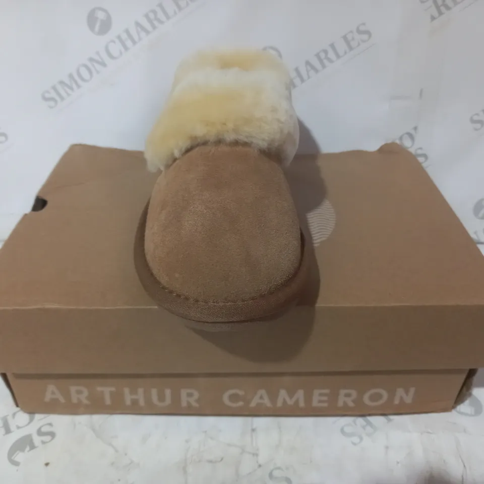 BOXED PAIR OF ARTHUR CAMERON BECCY SLIPPERS IN CHESTNUT SIZE 5