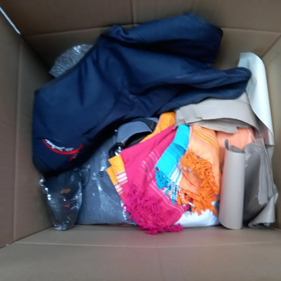 LARGE BOX OF ASSORTED HOUSEHOLD ITEMS TO INCLUDE TOWEL, MATTRESS TOPPER AND STORAGE BAGS