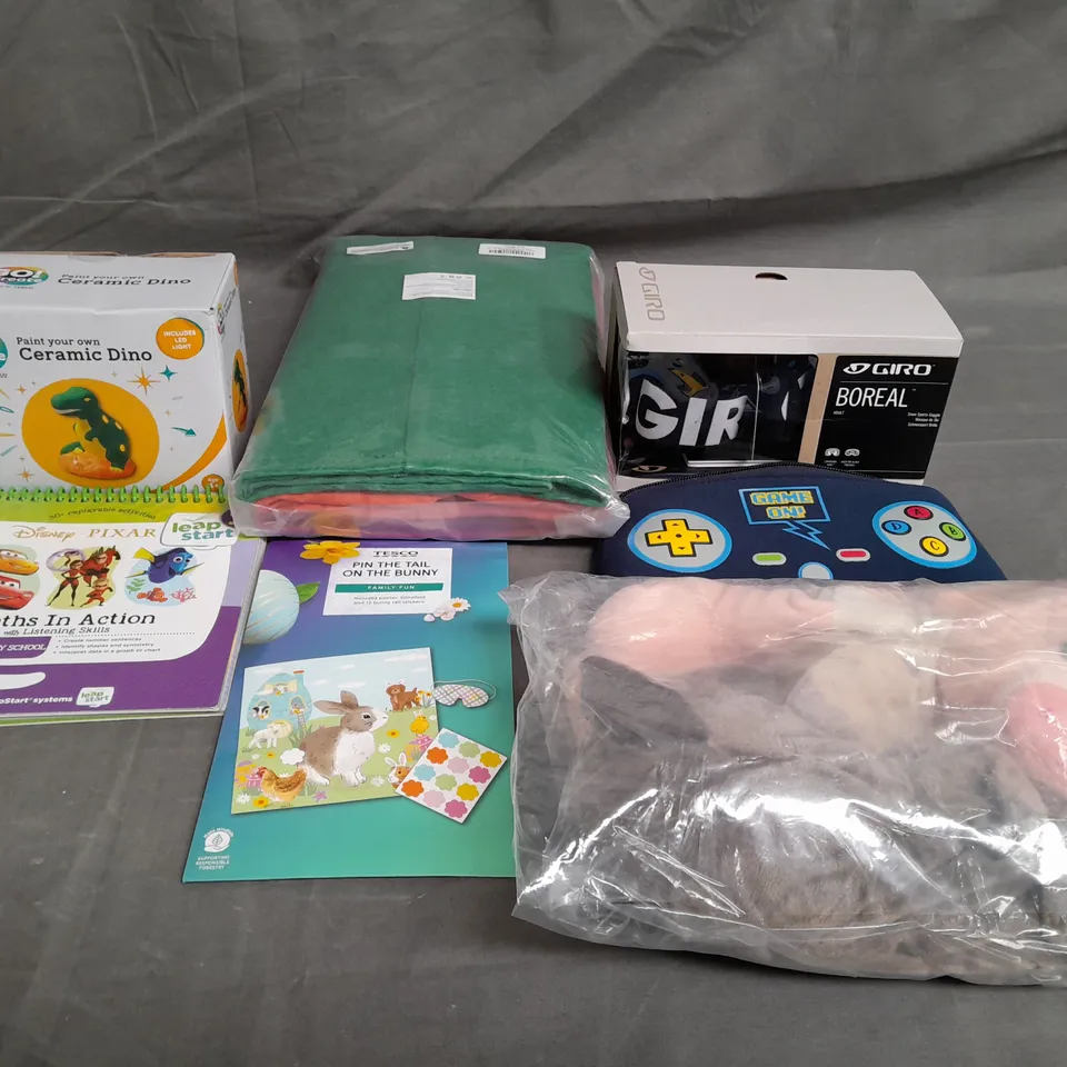 QUANTITY OF ASSORTED TOYS TO INCLUDE TEDDIES, CRAYOLA AND FOOTBALL
