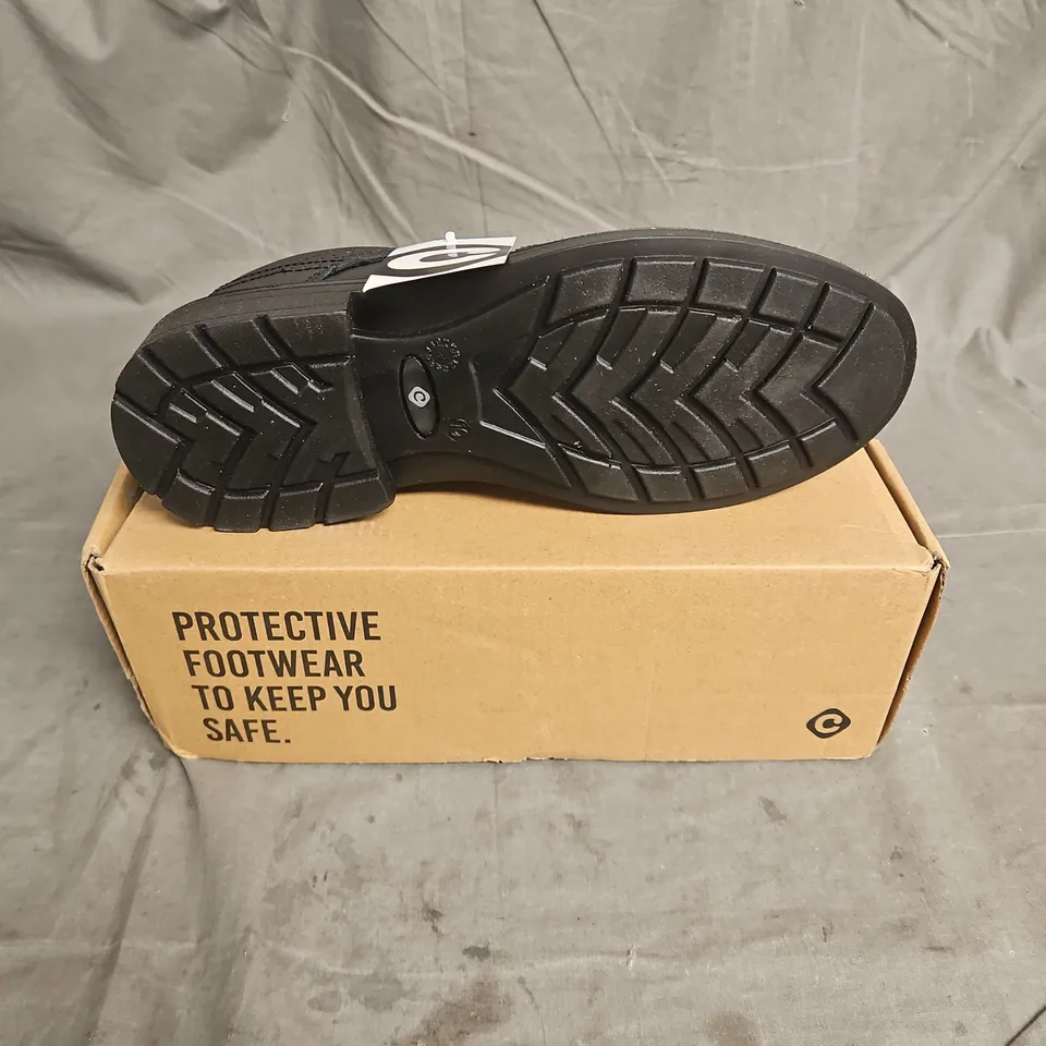 BOXED PAIR OF CONTRACTOR RADON BROGUE SHOES IN BLACK SIZE UK 10