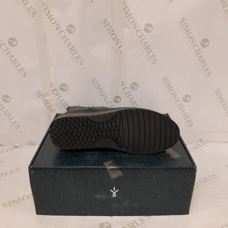 BOXED EMU PANU BOOTS, DARK GREY - SIZE 6