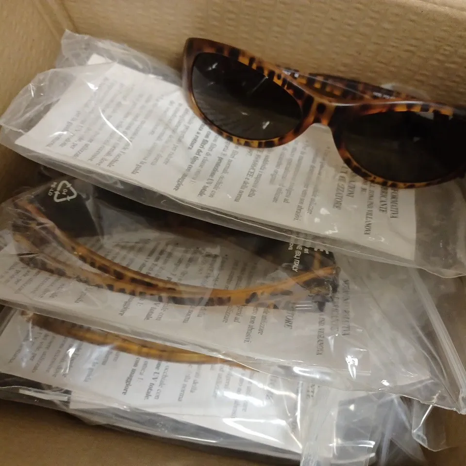 APPROXIMATELY 15 POLICE 1357 0W92 SUNGLASSES