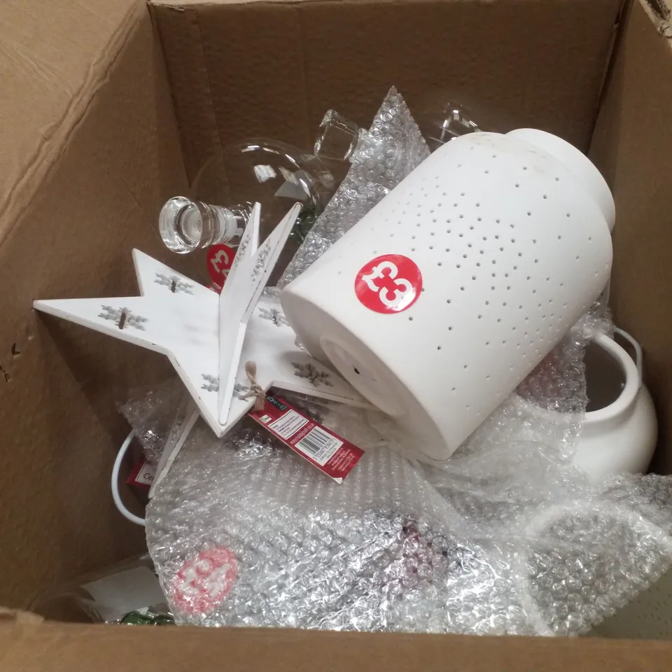 PALLET CONTAINING ASSORTED CHRISTMAS PRODUCTS & DECORATIONS INCLUDING MACHE HOUSE DECORATIONS, MAGIKSNOW, MINI CROSS STITCHES, RESIN GINGERBREAD DECORATIONS & LARGE CERAMIC LED LANTERNS