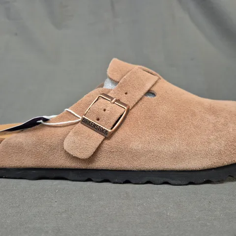 BOXED PAIR OF BIRKENSTOCK BOSTON BS SHOES IN TAN UK SIZE 6