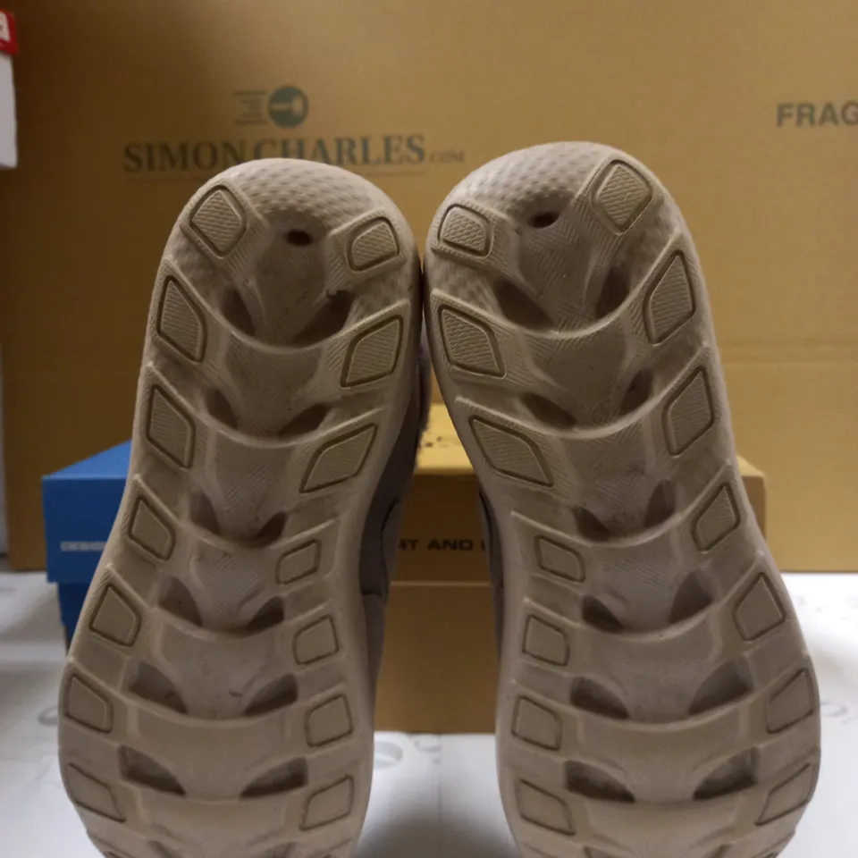 SKETCHERS ON THE GO WINTER FLING BOOT SIZE 3