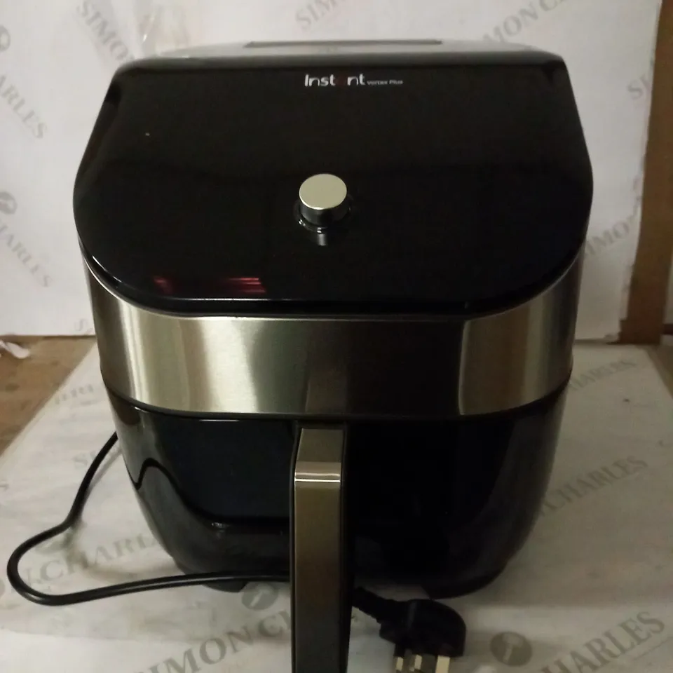 INSTANT VORTEX PLUS WITH CLEARCOOK DIGITAL HEALTH AIR FRYER