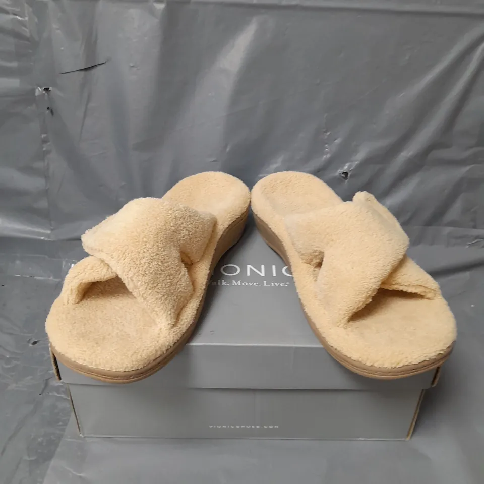 VIONIC LADIES TEDDY FLEECE SLIPPER MULES TAN SIZE 6