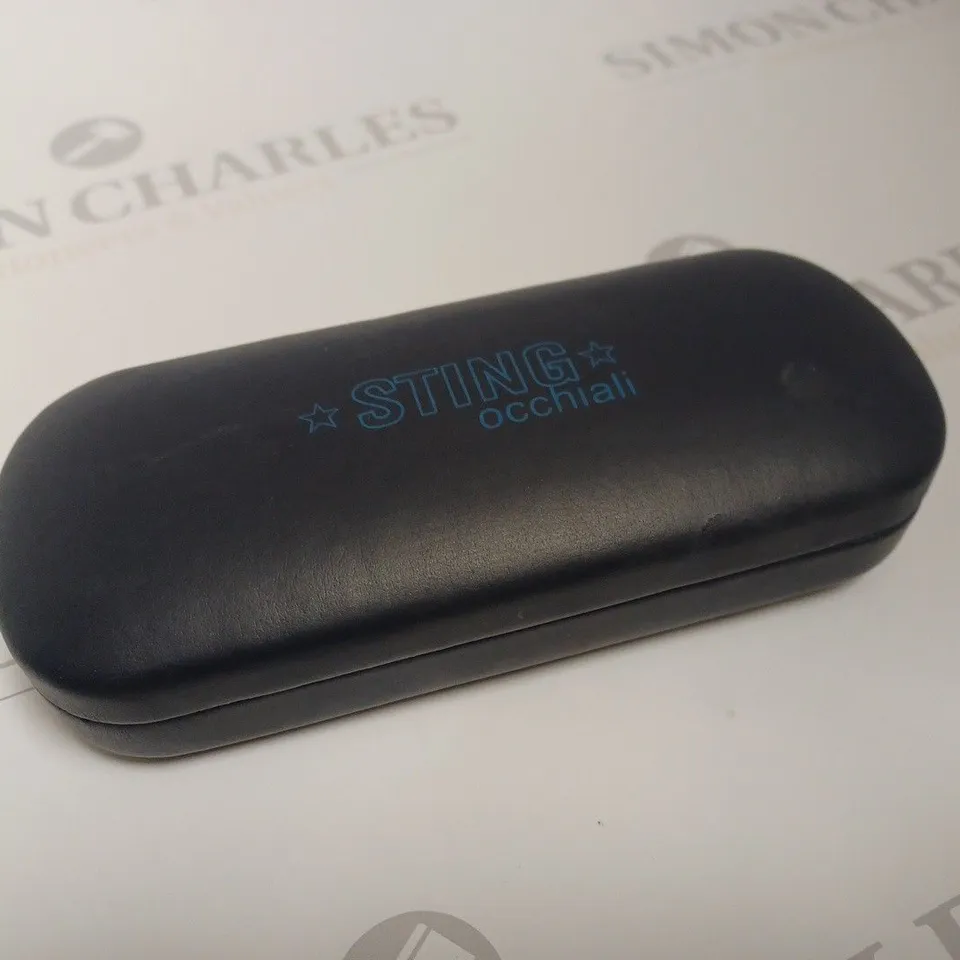APPROXIMATELY 25 STING OCCHIALI GLASSES CASE 