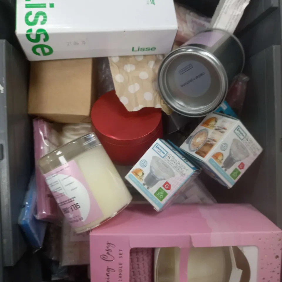 BOX OF APPROXIMATELY 10 ASSORTED ITEMS TO INCLUDE - CANDLE, WAX MELTS, BULBS ETC