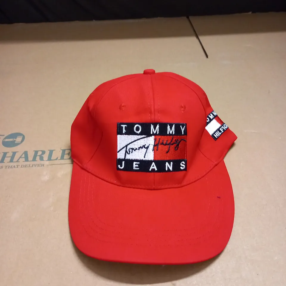TOMMY JEANS TOY HILFIGER RED CAP 