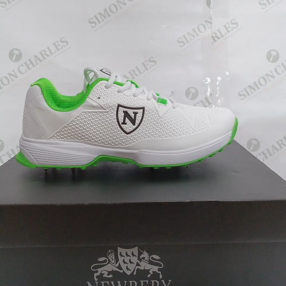 NEWBERY CRICKET ELITE ROUNDER SPIKE SHOES - UK 9