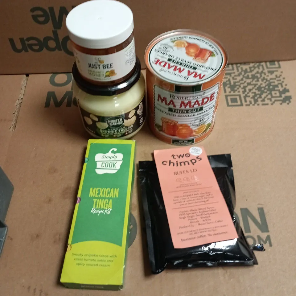 APPROXIMATELY 10 ASSORTED FOOD AND DRINK ITEMS TO INCLUDE - JUST BEE HONEY, SIMPLY COOK MEXICAN TINGA AND TWO CHIMPS BUFFALO COFFEE
