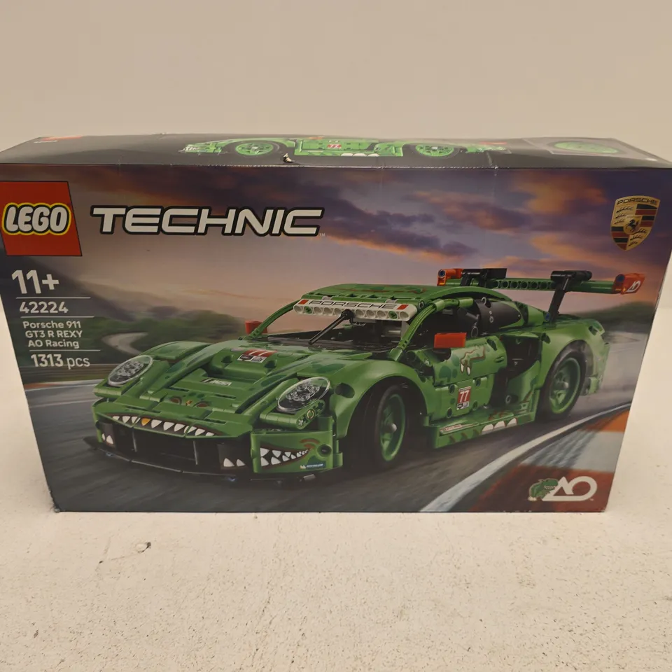 LEGO TECHNIC PORSCHE 911 GT3 R 42224