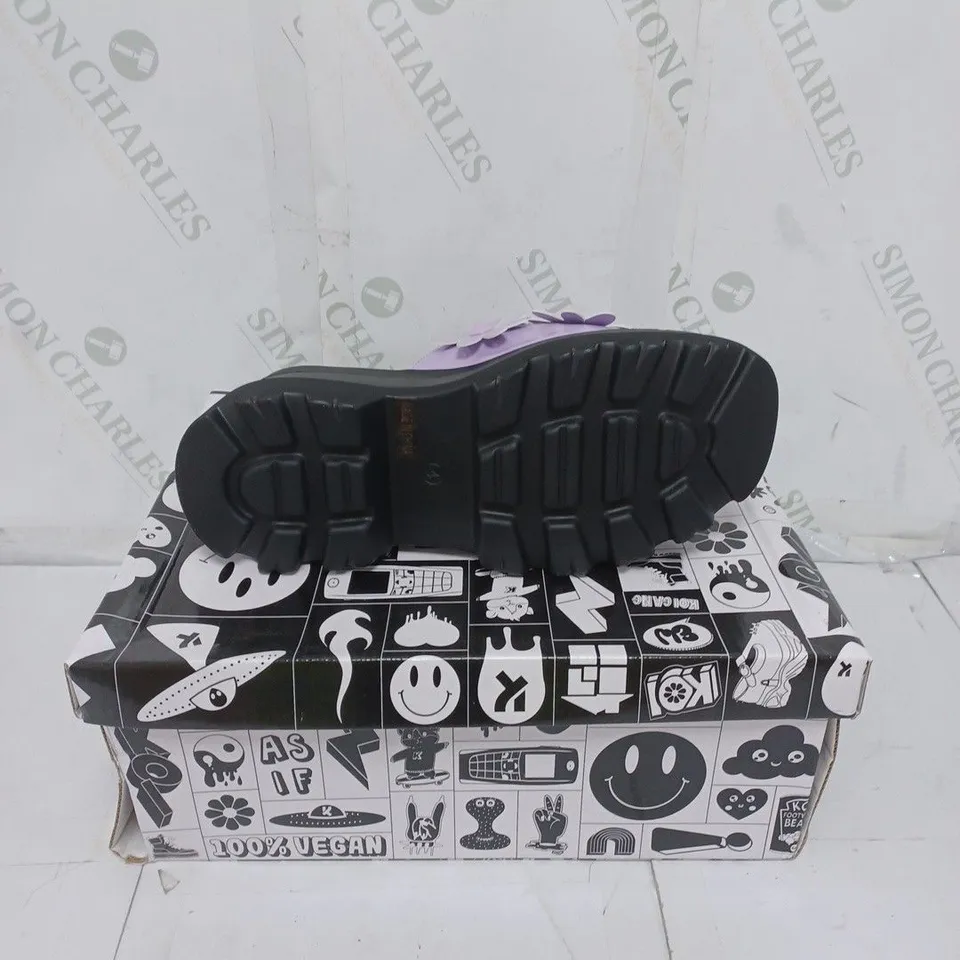 KOI FOOTWEAR LADIES BLACK WITH PURPLE FLOWERS CHUNKY SLIDERS SIZE 4
