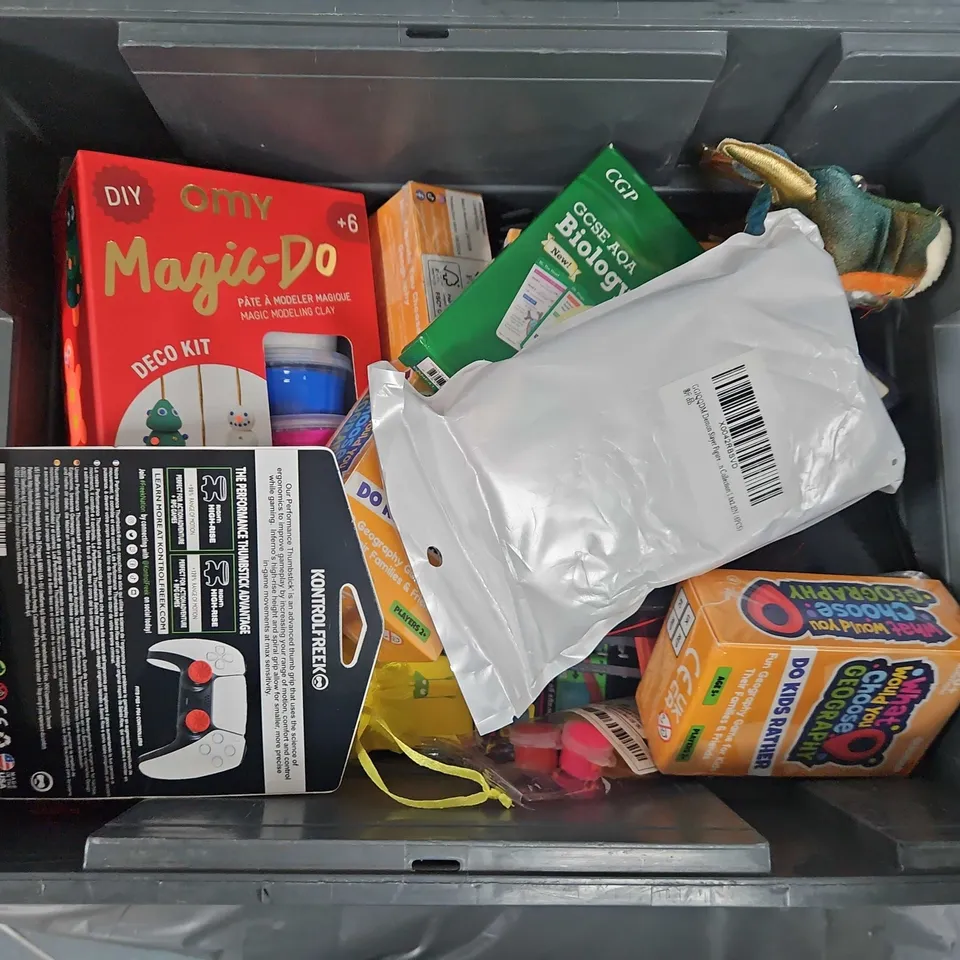 APPROXIMATELY 15 ASSORTED TOYS & GAMES TO INCLUDE OMY MAGIC-DO, SPORTS CAR TOP TRUMPS, CONTROL FREEK CUSTOMISED THUMB STICKS, ETC